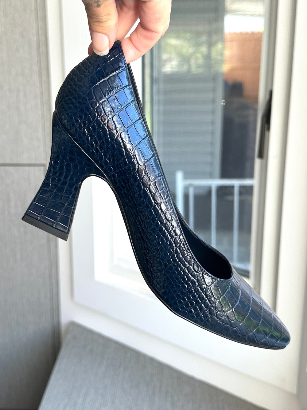 Aquatalia Navy Croc Embossed Leather Block Heel Pumps Sz 8 Made in Italy